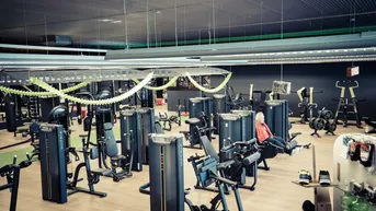 Expose Nachfolger gesucht! Gut geführtes Fitnessstudio sucht neuen Betreiber ...! inkl. sämtlichen Sportgeräten, Gastro uvm. (Superädifikat)