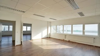 Expose Büroetage mit ca. 265 m² im Industriezentrum NÖ-Süd !!! Anmietung einer Halle im gleichen Objekt ebenfalls möglich !!!