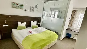 Expose Traumhaftes Hotel am Wörthersee mit Hoherendite- Gepflegte Ambiente, 12 Zimmer, 1 Appartement eigener Garten &amp; Parkplätze, perfekt für Gastgewerbe!