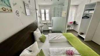 Expose Traumhaftes Hotel am Wörthersee mit hoher Rendite ca. 10% - Gepflegte Ambiente, 12 Zimmer, 1 Appartement eigener Garten &amp; Parkplätze, perfekt für Gastgewerbe!