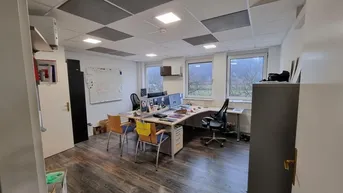 Expose Büroflächen zu vermieten mit Parkplatz (und Lager - optional)