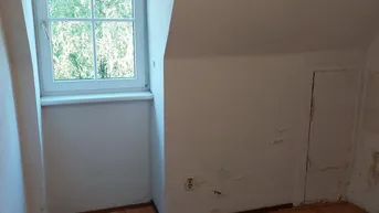 Expose Dachzimmer mit WG-Anschluss