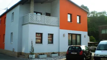 Expose 70 m2 Wohnung in einem 3 - Parteienhaus im Ortszentrum von Saxen zu vermieten.