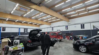 Expose Superädifikat-Renditeobjekt auf Pachtgrund mit 8% Netto-Rendite und 4 Gebäude (Halle, Büros, Autowerkstatt und Lackierbox) - NFL: 1305m² - unbefristete Mietverträge!