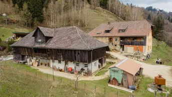 Expose Bauernhaus mit Wiesen, Wald und eigener Quelle in absoluter Ruhelage
