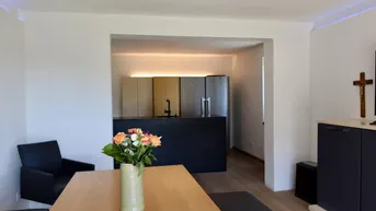 Expose Einzigartige Gelegenheit! Ihre Traumimmobilie mit Seeblick - 1493 m² mit Nebengebäude