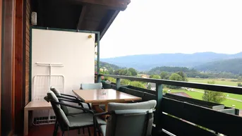 Expose Charmante Dachgeschosswohnung mit Panoramablick - inklusive Loggia und Carport!