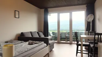 Expose Charmante Dachgeschosswohnung mit Panoramablick - inklusive Loggia und Carport!