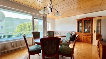 Expose BARRIEREFREIE 3 ZIM.-WOHNUNG - LOGGIA - STELLPLATZ - RUHIGE STADTRAND LAGE - RENOVIERUNGSBEDÜRFTIG