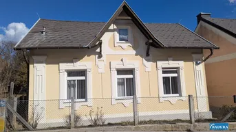 Expose Sanierungsbedürftiges Einfamilienhaus in ruhiger Lage!!!