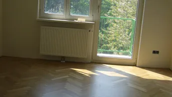 Expose PRIVAT***HETZENDORF Nahe HIETZING gepflegte, sonnige, gemütliche 3 Zimmer-Wohnung mit Balkon gute Öffi-Anbindung und Nahversorgung
