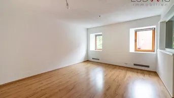 Expose Hall: Charmante 3 Zimmer Wohnung