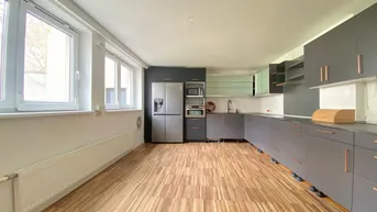 Expose Villa in Grinzing mit Indoorpool, Garage und Lift