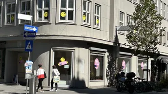 Expose Attraktive Ecklage auf der Landstraße - große Auslagen!