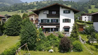 Expose Ein freistehendes Mehrfamilienhaus mit 3 Wohnungen in der Region Zell am See / Kaprun mit schönem Ausblick auf die Hohen Tauern mit der Möglichkeit, 2 Einheiten touristisch zu vermieten.