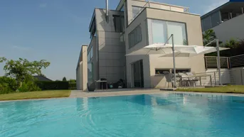 Expose MODERNE LUXUSVILLA MIT TRAUMHAFTEM AUSBLICK AUF WIEN, NUR 20 MIN IN DIE WIENER CITY