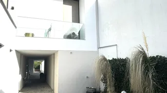 Expose Privatsphäre &amp; Perfektion – Architektenvilla mit Garten, drei Terrassen &amp; Homeoffice