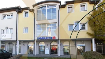 Expose KATSDORF - Großzügige Büro- oder Geschäftsfläche (ehem. Bankfiliale) am Marktplatz in Katsdorf zu vermieten!