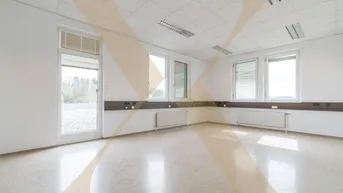 Expose Bürohaus mit zwei Terrassen und ca. 70 Parkplätzen zu vermieten!