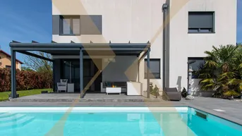 Expose Hochwertiges Einfamilienhaus mit Garage, Pool und gepflegtem Eigengarten in Traun zu verkaufen!