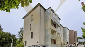 Expose 3 MONATE MIETFREI! Helle Geschäfts-/Studiofläche mit Loggia und Küche in Laakirchen zu vermieten!