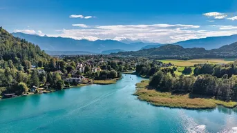 Expose Erholung pur: Anwesen mit Bootshaus am Seebach