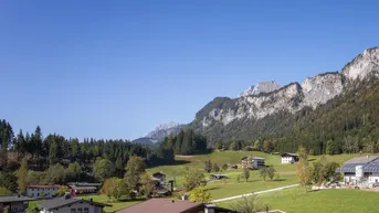 Expose Bungalow mit Entwicklungspotenzial in idyllischer Naturlage mit Bergblick