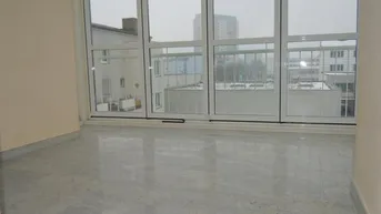 Expose Helle 3,5-Zimmer-Wohnung mit Wintergarten &amp; Loggia - verfügbar ab November 2025