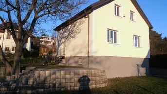 Expose Unterer Ölberg, schickes Einfamilienhaus mit herrlichem Weitblick, Südhang. 150qm Wohnfläche, 582qm Garten, Doppelgarage.