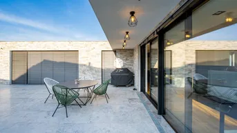 Expose Urlaub mal anders: Luxusvilla mit eigener Wellness-Etage und Poolhaus in Laxenburg!