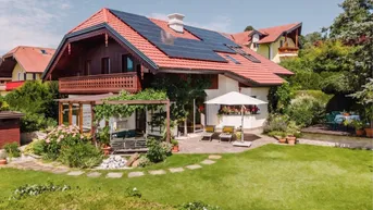 Charmantes Einfamilienhaus mit gepflegtem Garten, Terrasse und Photovoltaikanlage auf dem Dach.