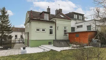Expose Wohnglück bei Wien: Schöne Villa in bester Lage von Brunn am Gebirge mit großem Garten und Pool