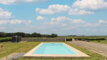 Expose Großes teilsaniertes Haus auf großflächigem Grund mit Pool, Außen und Innen-Kamin