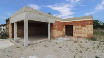 Expose Wohnglück am Neufelder See: Bungalow-Rohbau mit Baubewilligung und Einreichplan auf Pachtgrund
