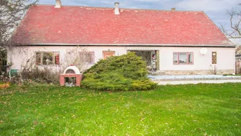 Expose Schönes Grundstück mit Altbestand, gleicht einem märchenhaften alten Bauernhaus mit viel Potenzial