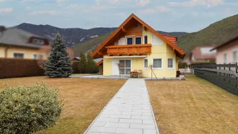 Expose Viel Platz: Neuwertiges Einfamilienhaus samt Garten in Sackgassenlage