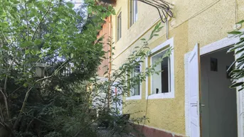 Expose Sanierungsbedürftiges Innenhof MFH mit 2 Wohneinheiten, kleiner Vorgarten, Eggenberg