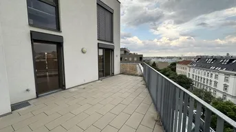 Expose SKYLINEBLICK - DACHGESCHOSSWOHNUNG MIT TERRASSE UND LOGGIA - NÄHE U3