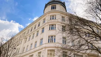 Expose Erstbezugsfläche mit Galerie und einem hellen begehbaren Innenhof!