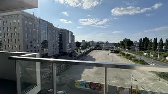 Expose MARINA TOWER - Mehr Raum im Freien: 2-Zimmer-Wohnung mit Balkon &amp; wettergeschützter Loggia