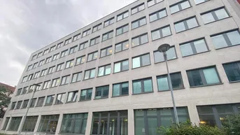 Expose Workstation Wien West - 11.000m2 Company Building