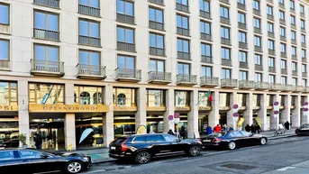 Expose Büro mit Blick auf die Staatsoper