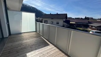 Expose Stylische, sonnige 2 Zimmerwohnung | großer Balkon und TG Platz | in Mattsee
