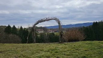 Expose **Im malerischen Naturpark Südsteirisches Weinland** zwischen Schilcherweinstraße und Weinstraße ** atemberaubender Weitblick**