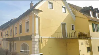 Expose **PREISREDUKTION** sanierungsbedürftiges Zinshaus mitten in Burgau ** 4-Kanthof ** Genehmigung für Umfassende ** 9 Maisonettwohnungen ** 14 Tops **