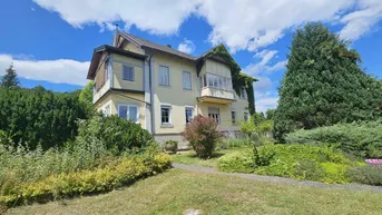 Expose **Villa mit Türmchen in bester Lage ** 2 Wohneinheiten ** parkähnlicher Garten **2 Parzellen **