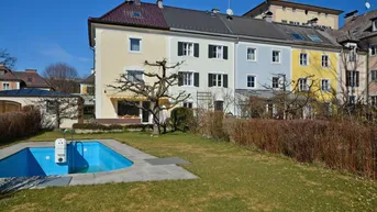 Expose Charmantes Reihenhaus in Toplage von Salzburg-Herrnau – mit Pool und Untersbergblick