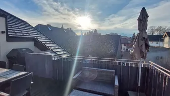 Expose Wohnen zwischen Stadt und Grünem - lichtdurchflutete 3-Zimmer-Wohnung mit Dachterrasse