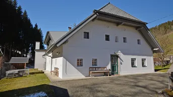 Expose Traditionelles Bauernhaus mit luxuriösem Wohnkomfort in idyllischer Lage