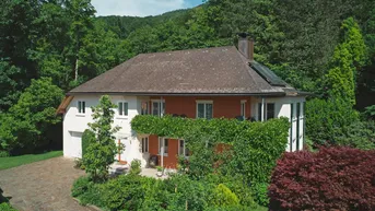 Expose Rückzugsort am Stadtrand von Salzburg - Landhausvilla in Ruhelage